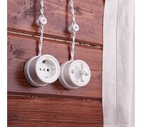 Розетка с заземлением Retro (белый) / W5671001