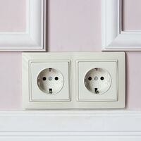 Розетка с заземлением и шторками (слоновая кость) / W1171103