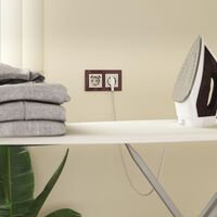 Розетка с заземлением, шторками и USBх2 (слоновая кость) / W1171503