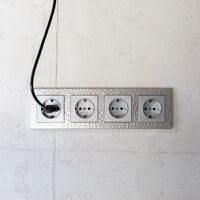 Розетка с заземлением (cеребряный рифленый) / W1171009