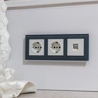 Розетка с заземлением и шторками (белый) / W1171101