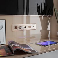 Розетка с заземлением и шторками (шампань рифленый) / W1171110