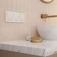 Рамка на 3 поста (молочный, Favorit) / W0031141