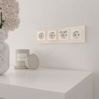 Рамка на 4 поста (молочный, Favorit) / W0041141