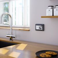 Розетка двойная влагозащ. с зазем. с защит. крышками и шторками (серебряный рифленый) / W1172209