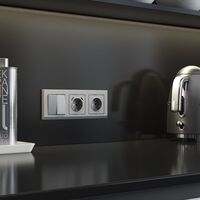 Розетка с заземлением, шторками и USB тип A+C (серебряный матовый) / W1171765