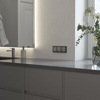 Розетка влагозащ. с зазем. с защит. крышкой и шторками (серебряный матовый) / W1171265