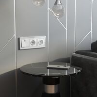 Розетка с заземлением и шторками (белый акрил) / W1171141