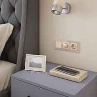 Розетка с заземлением и шторками (шампань) / W1171111